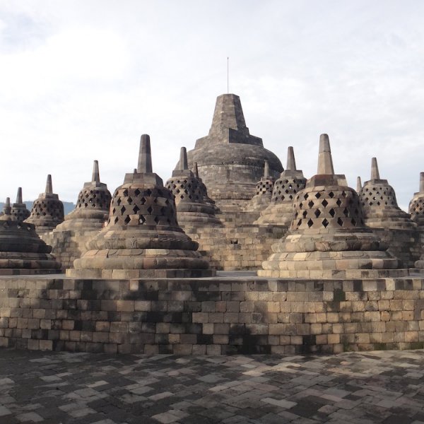 'Emociones Indonesia': templos, selva y mar