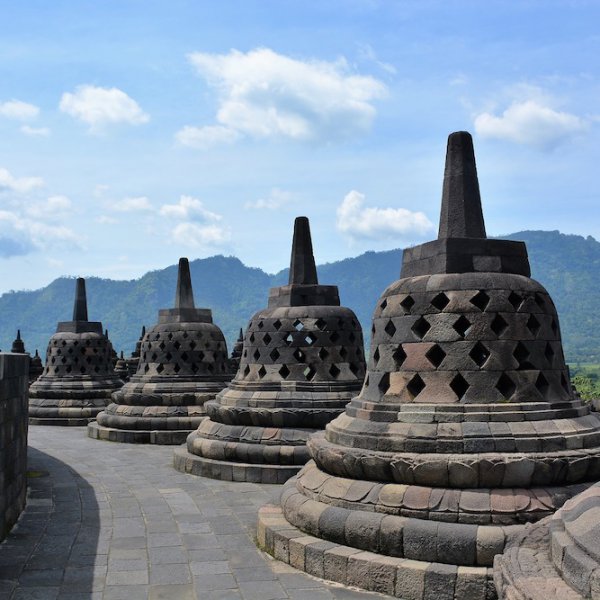 'Emociones Indonesia': templos, selva y mar